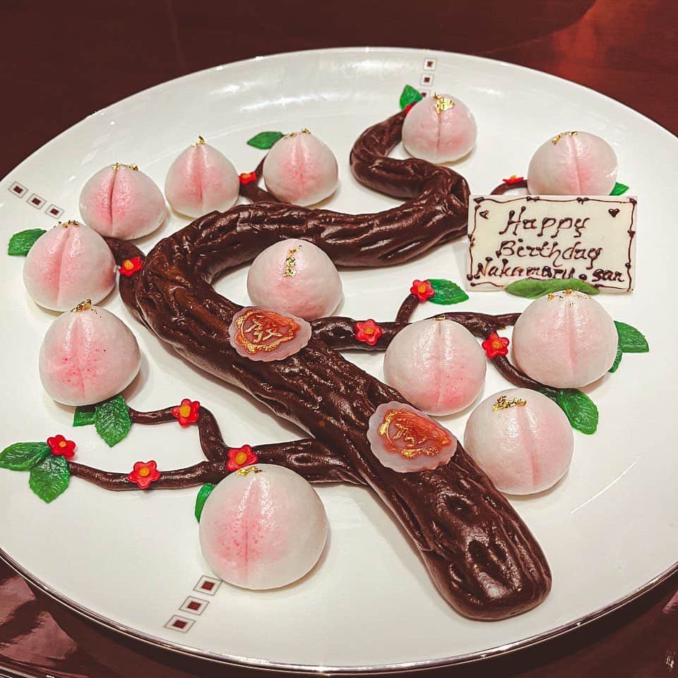 中丸雄一さんのインスタグラム写真 - (中丸雄一Instagram)「まだあるマカオの思い出写真。 ホテルのお店からも誕生日お祝いしてもらった。あちらではお祝い事に桃まんじゅうを食べるらしい。とっーーっても美味しかった。」9月16日 18時01分 - y_nakamaru_94