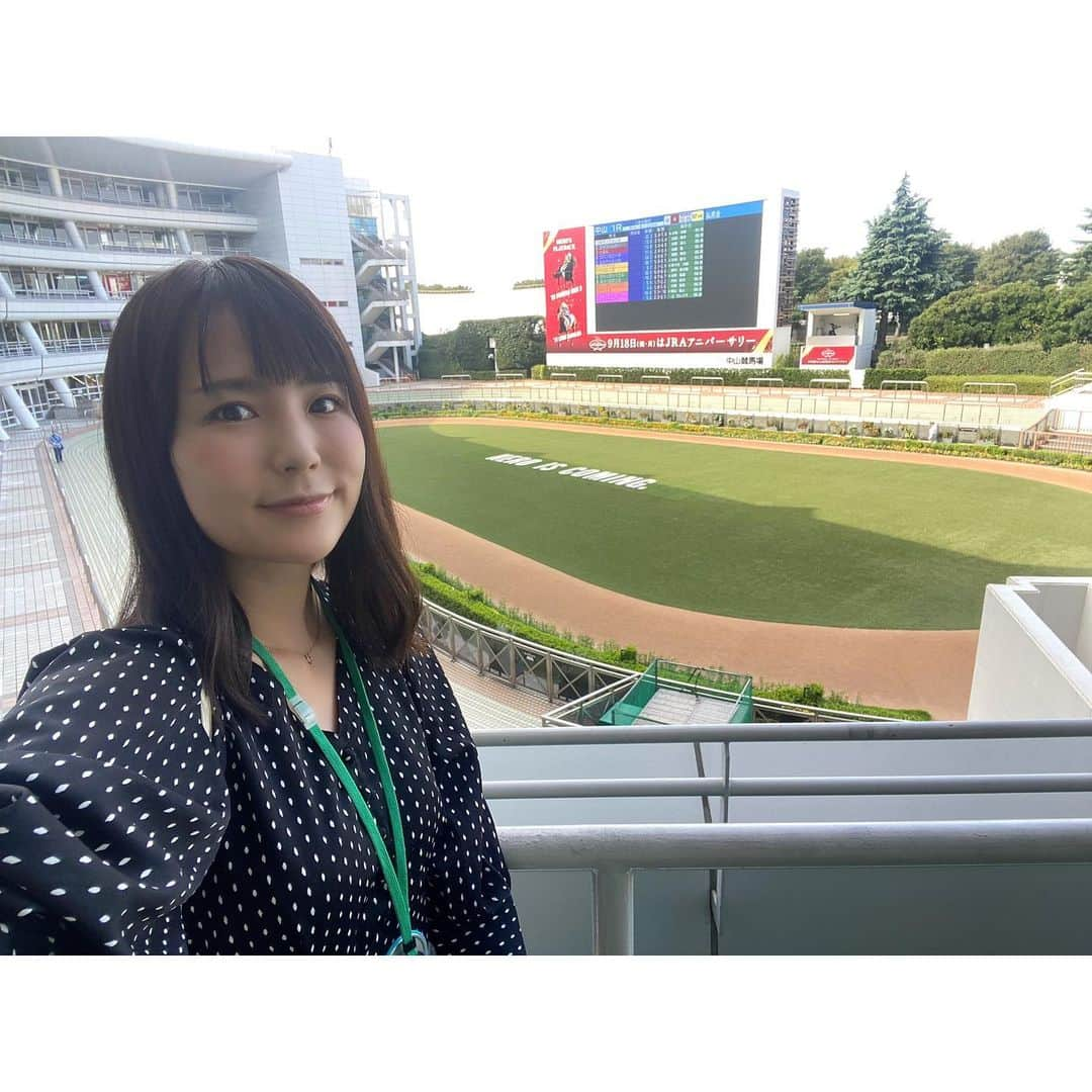 舘谷春香のインスタグラム：「久しぶりに中山競馬場🐴 JRAビギナーズセミナーのお仕事でした🐴🌟  今日は私が担当した回、偶然参加者の方々全員女性でした！UMAJO増加で嬉しい楽しい💓 暑かったけど今日もとても楽しかった💓  また控室でたくさん占いしました🔮笑 秋競馬スタートでまた競馬場行けて嬉しいです🌟  #競馬 #秋競馬 #JRA #ビギナーズセミナー #UMAJO #競馬女子 #競馬好きな人と繋がりたい #競馬好き #競馬好きと繋がりたい #keiba」