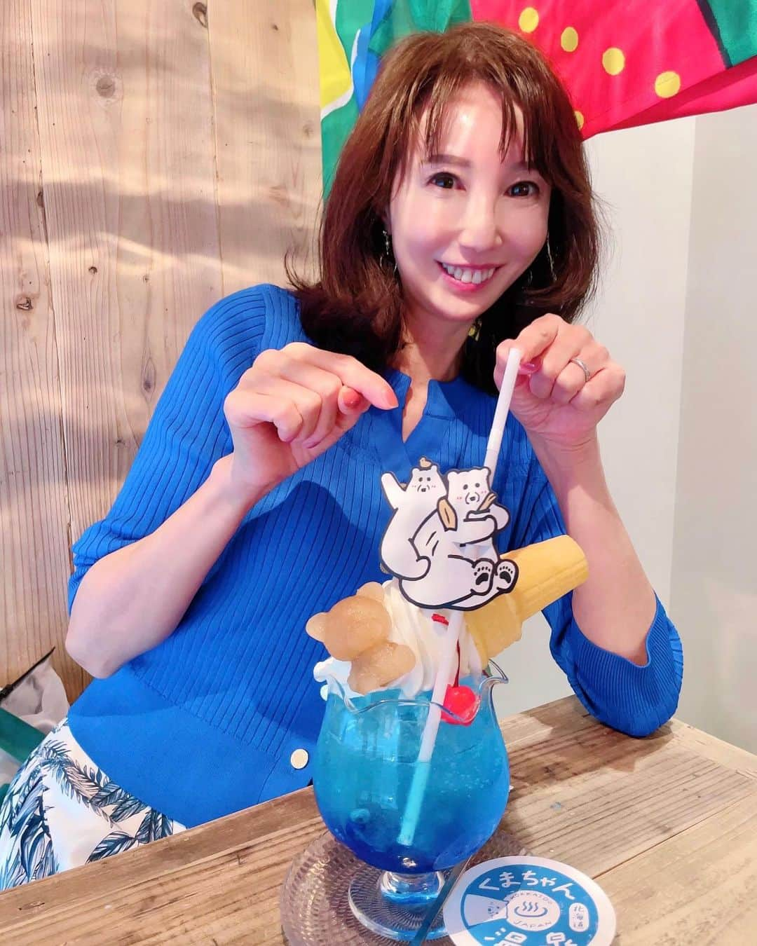 奈々さんのインスタグラム写真 - (奈々Instagram)「ずーっと前の🤣  スレッズに載せてたんだけど  ここ、ライト🔦がとーっても 撮りにくい感じで 何度撮っても変🤣 そういう時あるよねー💦🤣  かき氷🍧はとーっても美味しかったー❤️  みんなで、シェアして食べました😊  くまちゃん可愛いー😍からの 動画までスワイプ▶️して 見てねー🤣  いつも見てくださり ありがとうございます🙋‍♀️  #出しそびれpic #かき氷 #カキ氷 #美味しい #渋谷グルメ #渋谷カフェ #渋谷ランチ #ミセスモデル #食レポ #食レポーター #アラフィフモデル」9月16日 18時04分 - nanafujn