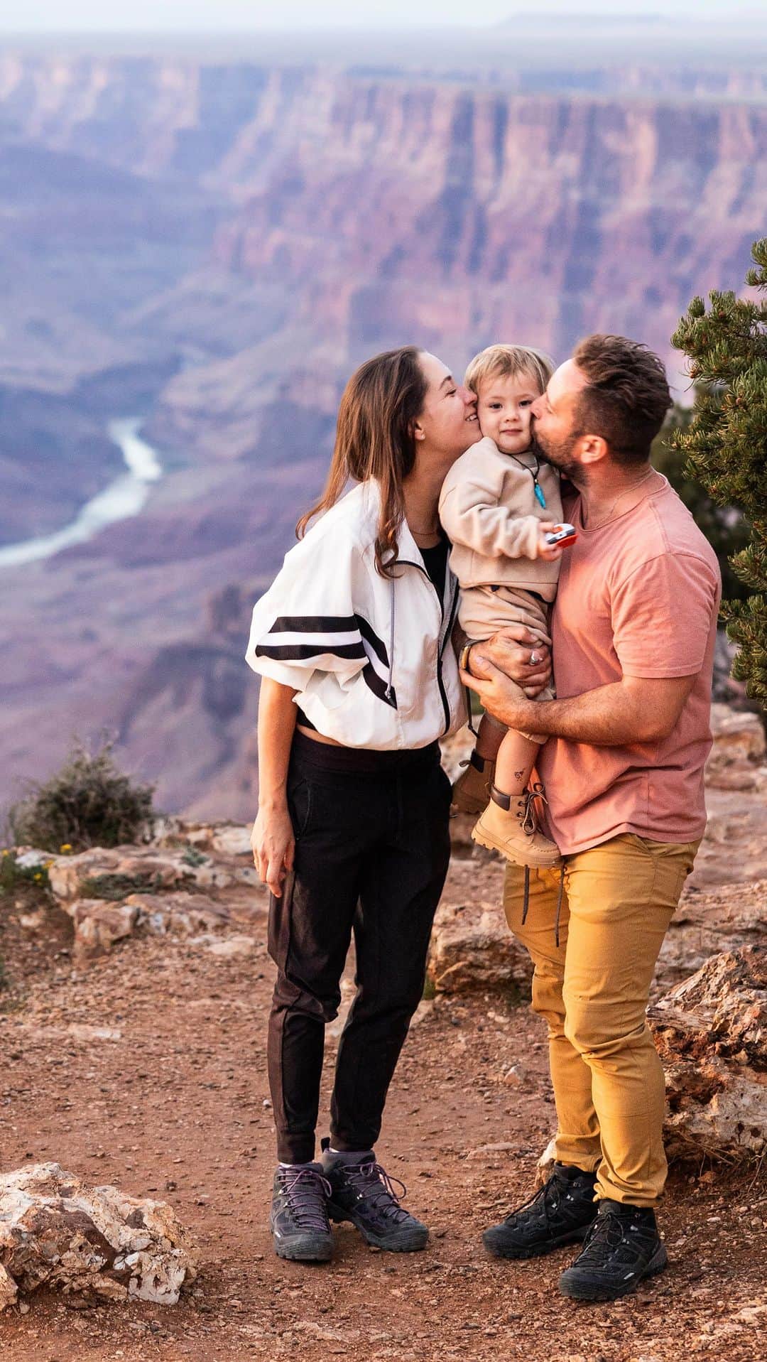 Samuel Lippkeのインスタグラム：「What an adventure! Zion - Lake Powell - Grand Canyon 🇺🇸🏕️🦌🌳💦🍖 From dreaming of it leisure to making it happen instantly. So many memories we will never forget.」