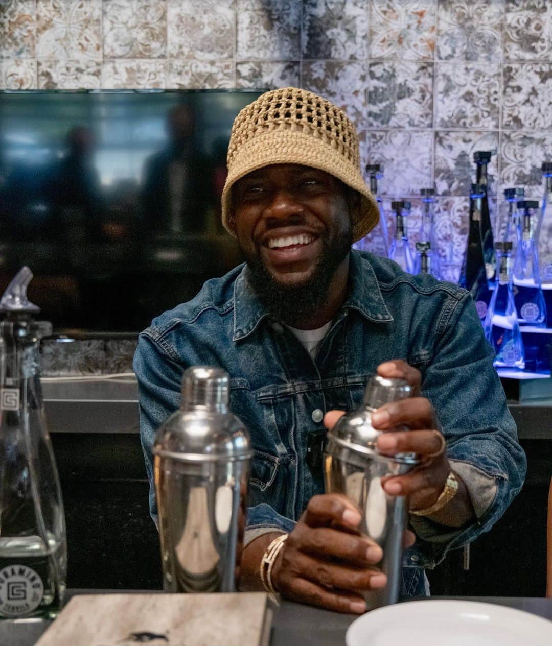 のインスタグラム：「Saturdays are so much better with @grancoramino …. Wishing you all an amazing weekend…. Make sure you celebrate you damn it!!!!! We all work Hard and we all deserve to be celebrated!!!!!! Hard Work Taste Different #LiveLoveLaugh」