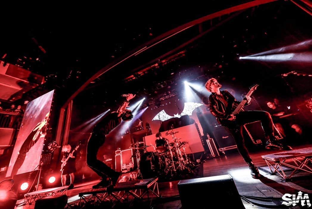 のインスタグラム：「🇺🇸Thank You Wildhorse Saloon and Nashville, TN!!!🇺🇸  【SETLiST】 1. Get Up, Get Up 2. TxHxC 3. KiSS OF DEATH 4. DO THE DANCE 5. GUNSHOTS 6. The Sound Of Breath 7. The Rumbling 8. KiLLiNG ME 9. f.a.i.t.h https://open.spotify.com/artist/2BM933ADIluGGrPBOhPgIt?si=XV3gY0u0QnK2ousJUkWiTA  Photo by @koheisuzukiphoto   #SiMUSTOUR #JackpotJuicer」