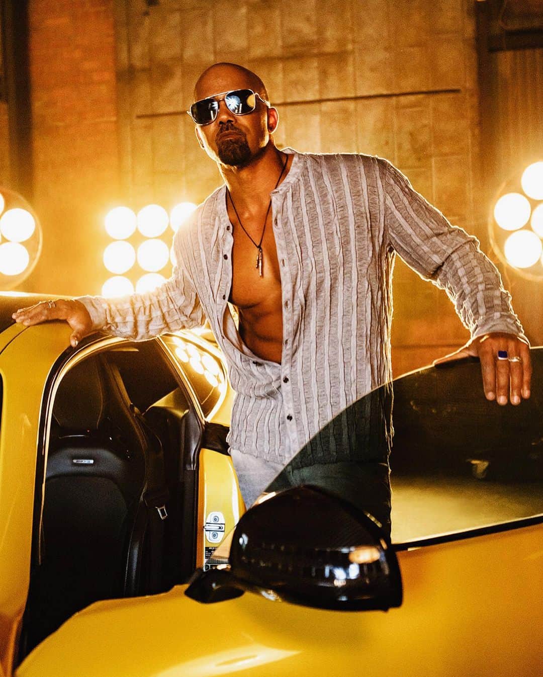シェマー・ムーアのインスタグラム：「Always in the drivers seat of my future 👊🏽💪🏽 . . 📸 @davinophotostudio」