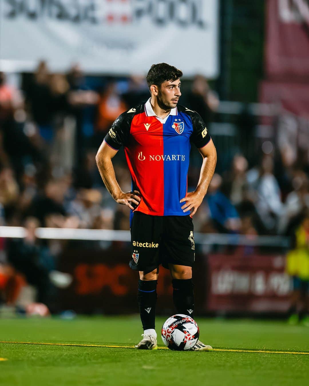 FCバーゼルのインスタグラム：「❤️💙 S erschte Pflichtspiel-Gool für dr Yusuf 🙌   #FCBasel1893 #AlliZämme」