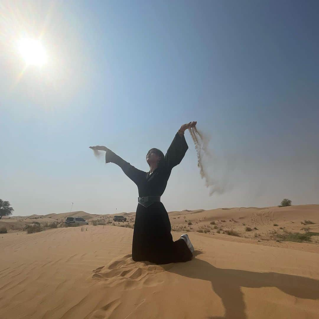 関口愛美のインスタグラム：「Al faqa desert 🐪🏜️🇦🇪  #desert  #砂漠 #dubai #ドバイ」