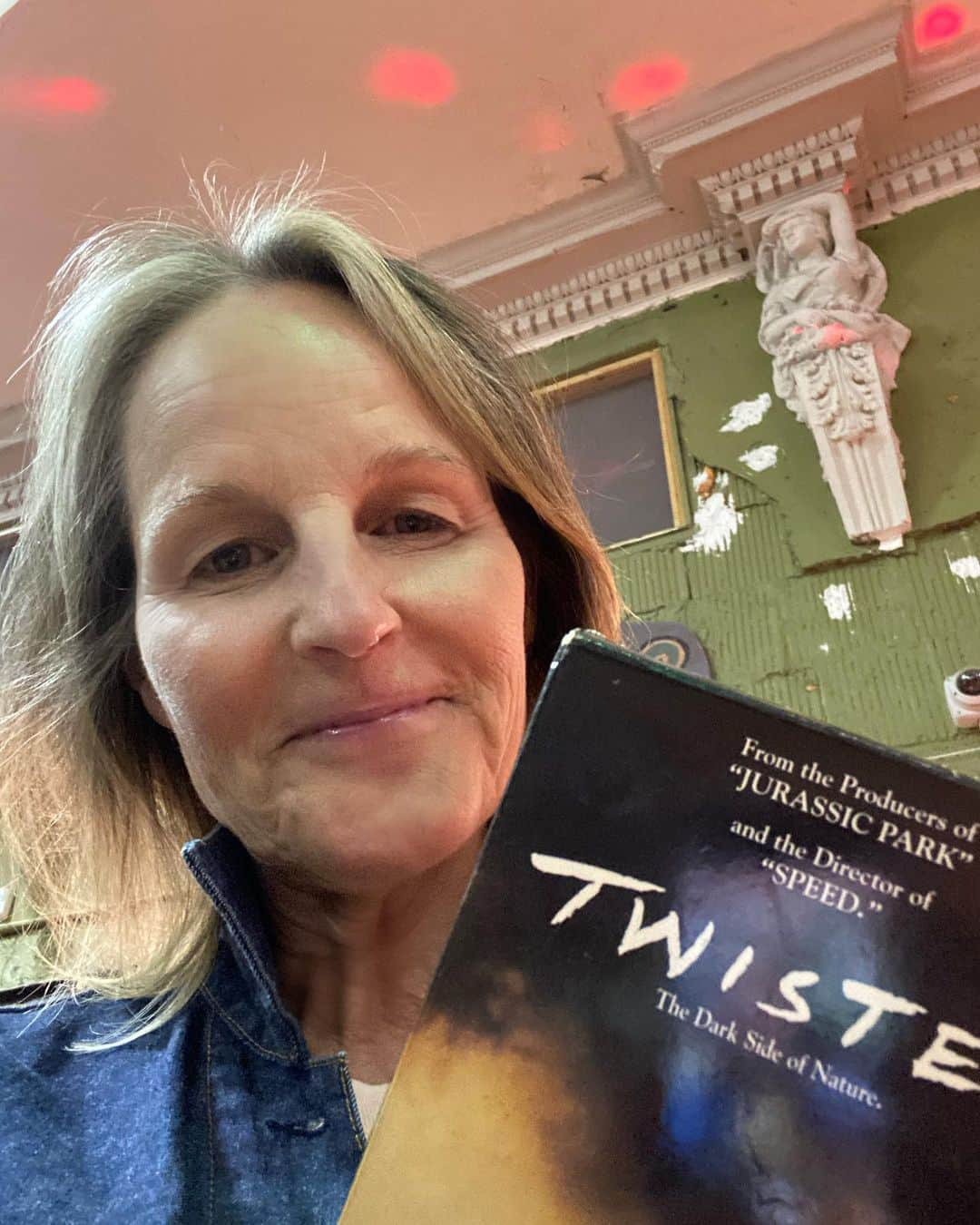 ヘレン・ハントさんのインスタグラム写真 - (ヘレン・ハントInstagram)「Thrifting.  #twister #VHS」9月17日 4時13分 - helenhunt