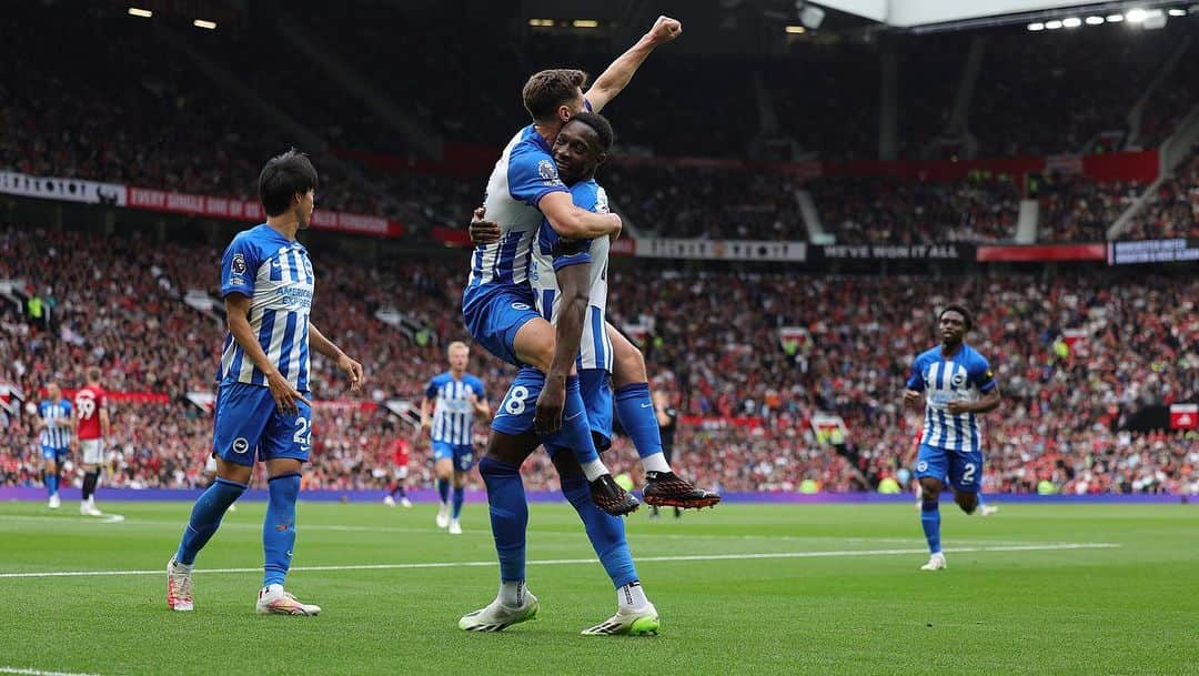 アダム・ララーナさんのインスタグラム写真 - (アダム・ララーナInstagram)「Never take these moments for granted 🙌 such an important period for us coming up. Some start to it though 💙 Now to make some history on Thursday night #BHAFC 🇪🇺」9月17日 4時19分 - officiallallana