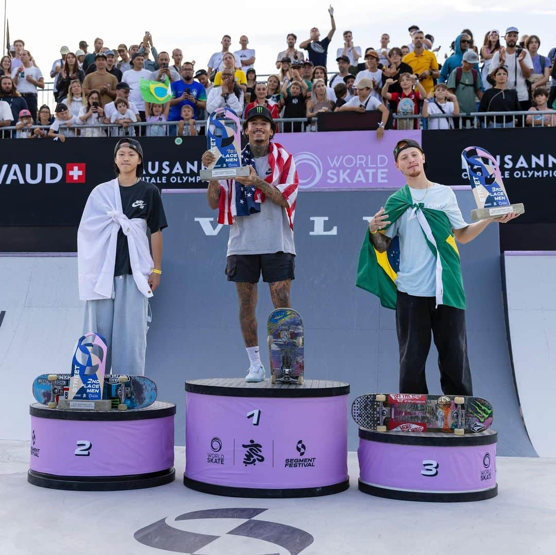 ジョバンニ・ヴィアナさんのインスタグラム写真 - (ジョバンニ・ヴィアナInstagram)「Um sábado com skateboarding brasileiro no pódio do Pro Tour de Lausanne!🥉🔥😎  Giovanni Vianna representou!!! 🤟👏  Parabéns, Gi! 😁🙌  Leia mais em www.cbsk.com.br  @canonbr @canoncps @canoncineprobr @adidasskateboarding  Fotos: @juliodetefon  #ProTourLausanne #CBSk #SomosTodosCBSk #OSkateJunta #SeleçãoBrasileiradeSkateboarding #SkateOlímpico #OlympicSkateboarding #Paris2024 @timebrasil @olympics @jogosolimpicos #NoMerger」9月17日 4時22分 - giovanni_vianna