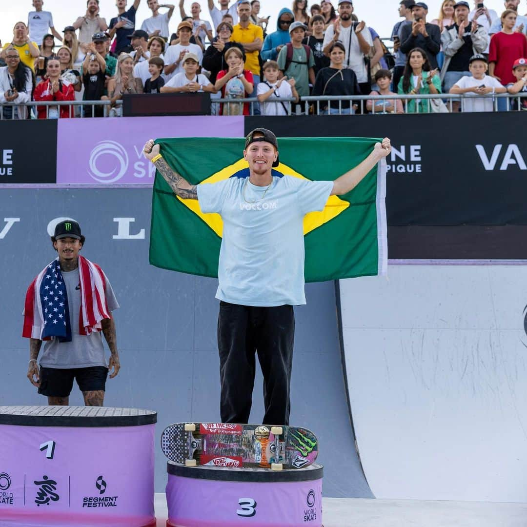 ジョバンニ・ヴィアナさんのインスタグラム写真 - (ジョバンニ・ヴィアナInstagram)「Um sábado com skateboarding brasileiro no pódio do Pro Tour de Lausanne!🥉🔥😎  Giovanni Vianna representou!!! 🤟👏  Parabéns, Gi! 😁🙌  Leia mais em www.cbsk.com.br  @canonbr @canoncps @canoncineprobr @adidasskateboarding  Fotos: @juliodetefon  #ProTourLausanne #CBSk #SomosTodosCBSk #OSkateJunta #SeleçãoBrasileiradeSkateboarding #SkateOlímpico #OlympicSkateboarding #Paris2024 @timebrasil @olympics @jogosolimpicos #NoMerger」9月17日 4時22分 - giovanni_vianna