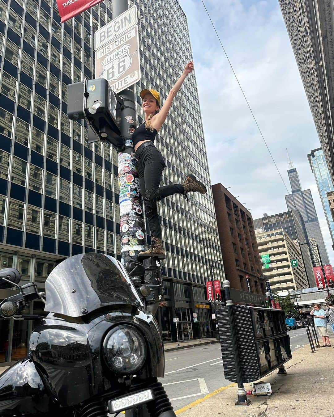 コーディー・レニー・キャメロンさんのインスタグラム写真 - (コーディー・レニー・キャメロンInstagram)「⚡️Day 9 Riding Route 66 for Charity  💥St Louis to Chicago, IL 💥Today: 315 miles, Total: 2292miles  Omg we made it!!! The last day was definitely the most challenging with sore muscles & traffic but super rewarding! We hadn’t really planned this last leg since it’s my home state so figured we’d wing it. We stopped at the Pink Elephant Antique Mall in Livingston, IL which had so many fun big statues, art, and obviously antiques! Then @jigger.la really wanted to see this brick road so we made our way to Auburn, IL and after what felt like an eternity we made it to the Thompson Hotel in Chicago where one of my best friends @cynthiamichelle08 welcomed us with @loumalnatis Chicago deep dish pizza and cokes to cheers with! The end of the road, the beginning of a dream! Our Route 66 run is complete but we’re still traveling and raising money for Choppers’s Charity till we get back to LA! Next stop: my college town Champaign, IL.   Shoutout to the crew @jigger.la & @pontiuspilot - this wouldn’t have been possible without y’all! Plus every single person that helped along the way, planned events, filmed, reposted, donated, and showed up for us! Huge freakin thank you!!!   Today’s ride sponsored by @creatorsinc managing & growing the world’s most influential content creators & celebrities.   #ShiftGearsSaveLives #route66 #chicagoillinois #route66illinois #pinkelephant #navypier #stlouisarch」9月17日 4時24分 - heyitscodee