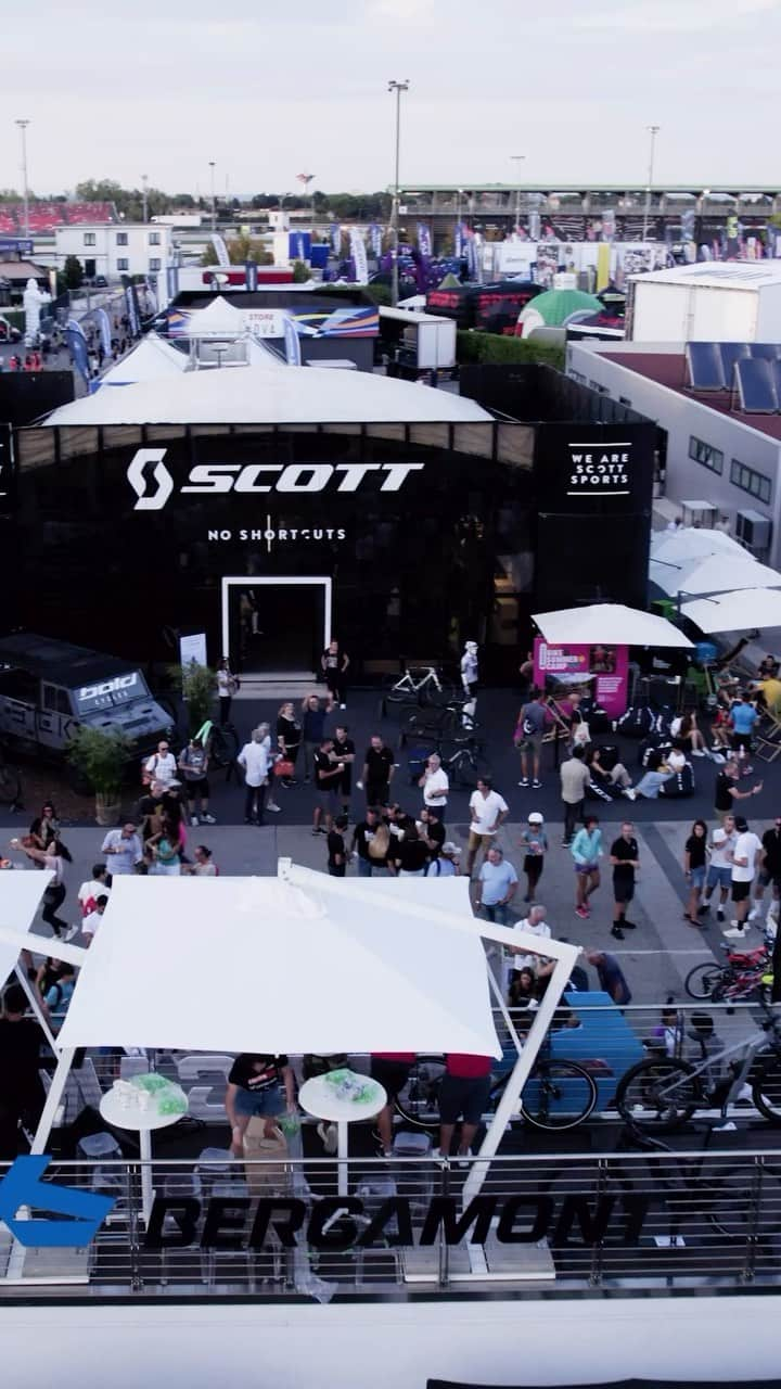 ヴィンチェンツォ・ニバリのインスタグラム：「Quando apri a 550 succede questo. We are SCOTT SPORTS. @italianbikefestival DAY 2 💥⚡️  #SCOTTbikes #NOSHORTCUTS @syncrosbike  📹 @stefanovedovati」