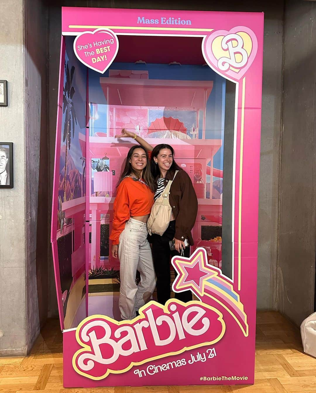 MiChiさんのインスタグラム写真 - (MiChiInstagram)「Life is good... 🫶  Also, bit late to the game but #barbiemovie was Sooooo good too😭  I literally cried all the way through - anyone else???😂😅 Greta Gerwig is a total genius and everyone should see it🔥  ➡️目が腫れてるのは映画が良すぎて最初から 最後まで泣いたからw🥹 Greta Gerwig, 改めて天才だと思ったよ〜👏 軽そうに見せてめちゃくちゃ深い。 みんな見るべき🩷 毎日が平和なロンドンライフ🇬🇧🕊️✨  #londonlife#uk#london」9月17日 4時45分 - michimadness