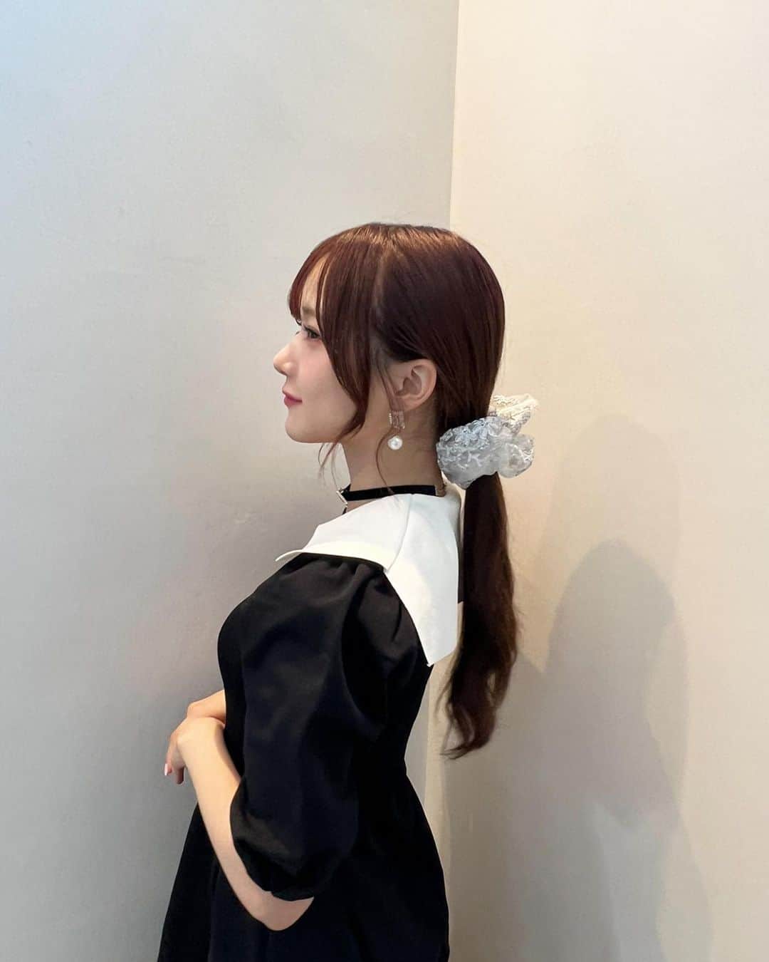 稲場愛香のインスタグラム：「🐰🩶 ⁡ M-line Music #109 ⁡ りさまるとMCさせてもらいました！ ⁡ 一緒にお話する時の空気感が好き💭 ⁡ ⁡ #小片リサ ちゃん #稲場愛香  #MC #衣装 #私服 #ワンピース  #シュシュ #植村さんが作ってくれたもの ♥」