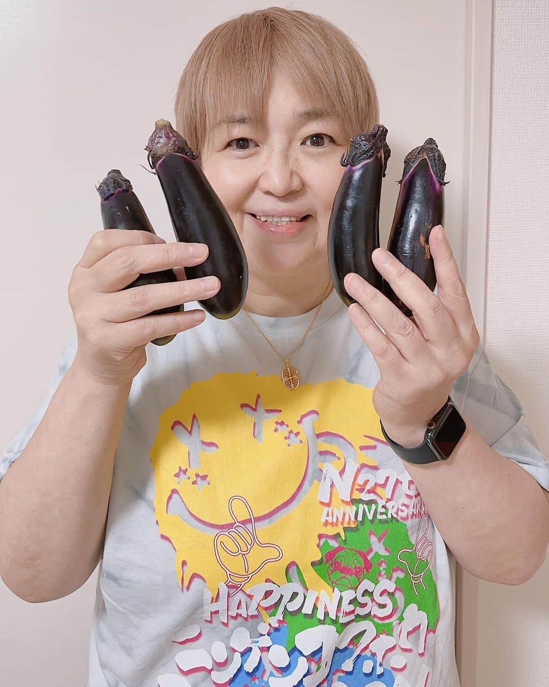 堀田祐美子のインスタグラム：「ナス好き！！  そう言えばお父さんもナス好きだった。  昨日の鍋は味噌味。  ナスは茄子味噌、麻婆茄子が美味しいから鍋もこってりが合うかと思います。  @yumiko_hotta  @t_hearts2020  #堀田祐美子 #yumikohotta  #prowrestling  #プロレス #womansprowrestling  #女子プロレス  #hearts82 #thearts  #鍋 #なす #ナス」