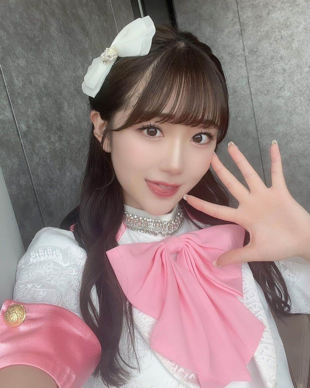 のインスタグラム：「🤍🎀🌟 ⁡ ⁡ ⁡ ⁡ 5年ぶりに着た 「キラキラ☆Sunshine」衣装。 リリース当時、中学生だったものを 21歳になっても着れたことに感動〜、笑」