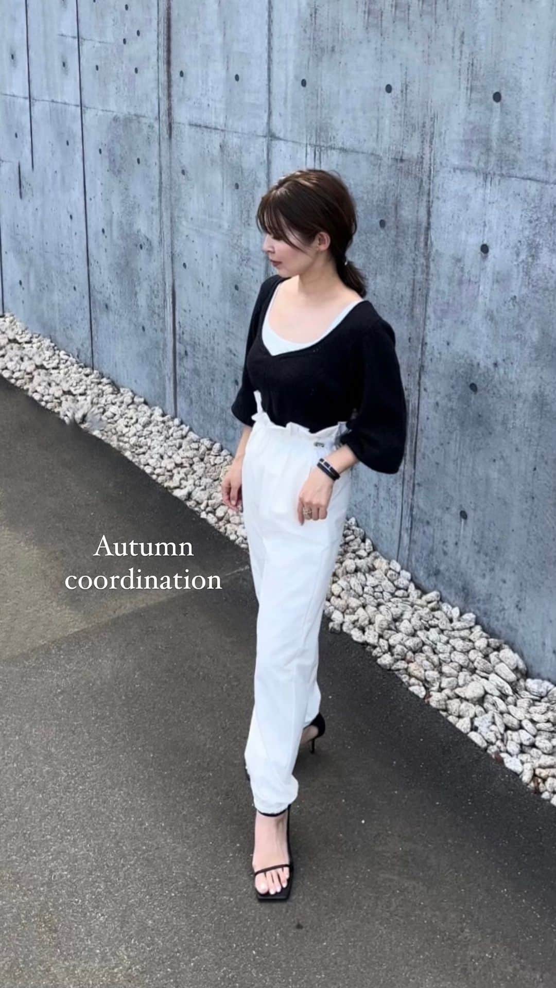 のインスタグラム：「charcoal gray / white  楽で可愛いアクティブパンツ🤍 どんなトップス合わせてもコーデが新鮮🫶✨  ユニクロのニットはお揃いのニットブラと 合わせて着たかったけど出遅れて完売😩 人気のアイテムは本当あっと言う間になくなる🙌  昨日発売のUNIQLO:Cは狙ってた物無事GET🩶 着るの楽しみだな🥰  knit/inner… @uniqlo_jp  pants… @dolce._official  bag… @newbottega」