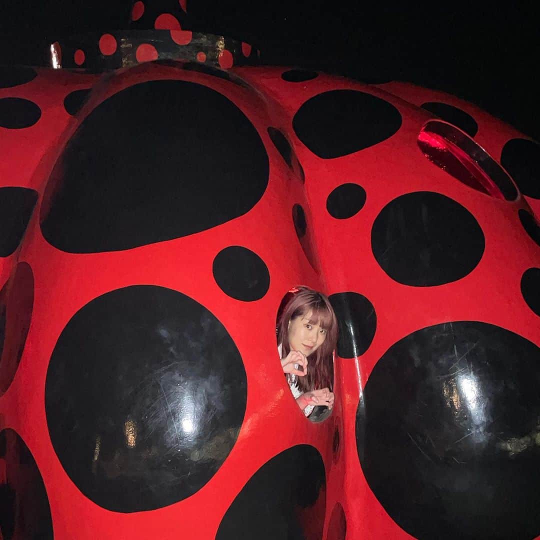 おかもとえみのインスタグラム：「shima fesありがとうございました🌹 10年ぶり？！の直島楽しすぎたー🔥久々に会えた方もたくさんいて楽しかったなー まるおさんありがとうございました🙌」