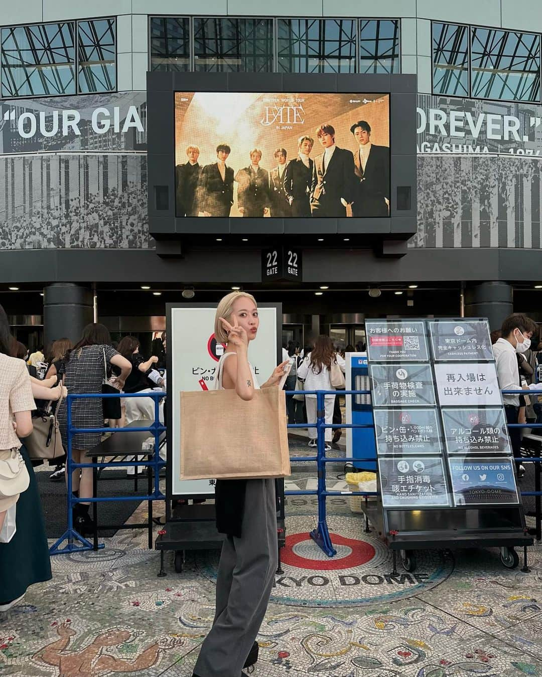 小林加奈さんのインスタグラム写真 - (小林加奈Instagram)「大阪に続き東京公演も入った思い出🫶🤍 親友と毎回入らせてもろて楽しすぎて 毎回最高です！  ライブの前の日も偶然ミラクル 起きちゃって幸せもらいました！🩵🐶  これからも応援するぞー📣」9月16日 20時09分 - kana____sk