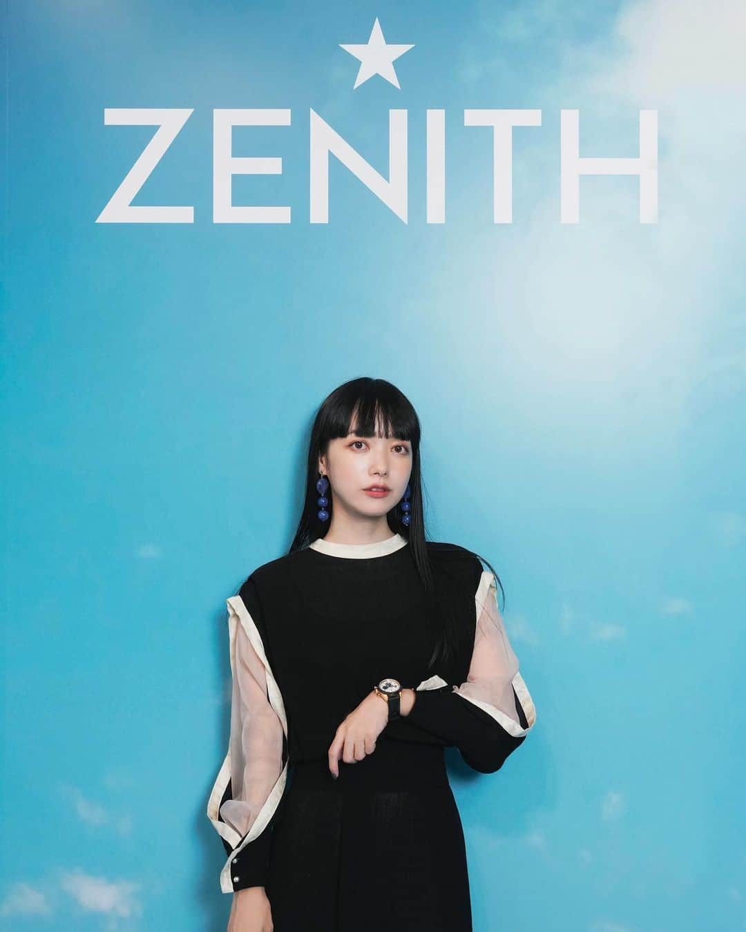 武居詩織さんのインスタグラム写真 - (武居詩織Instagram)「Zenithの新発売のパイロットウォッチとともに📷  10/1(日)までX8ギャラリーにて写真展が開催されています。 様々な人たちの意思を感じることができる空間でした。  #Zenith #ゼニス #ゼニスパイロット #ZenithXLeslieKee #pr」9月16日 20時23分 - shioritakesue