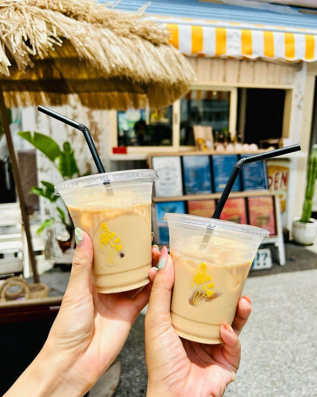 MIMIさんのインスタグラム写真 - (MIMIInstagram)「🥤  アハラビーチにあった 可愛い〜小さなCafe🧡🤎🤍  #沖縄#那覇#okinawa#アラハビーチ#arahabeach #ハイビスカス#ヤシの木#🌴#🌺#沖縄本島#沖縄旅行#沖縄観光 #女子旅#okinawatrip#girlstrip#tabijyo_beach #tabijyomap_japan #tabijyomap_okinawa #genic_okinawa #genic_mag #2023Summer#mimitrip_2023 #夏旅#beachtrip #morning#朝ごはん#beach#アサイーボウル#アボカドトースト #最高の朝食」9月16日 20時24分 - mimi___1121