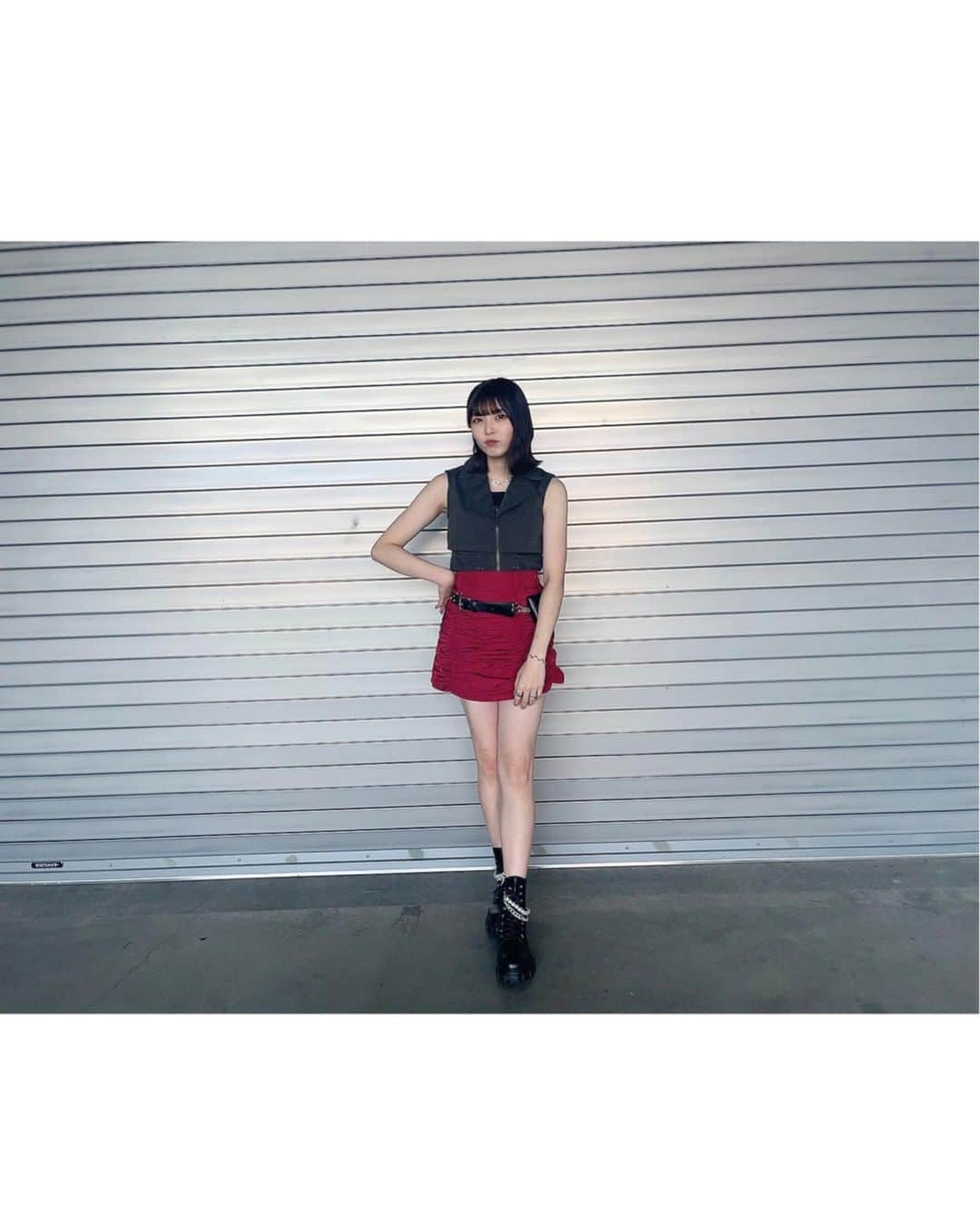 鈴木愛菜さんのインスタグラム写真 - (鈴木愛菜Instagram)「かっこかわいい衣装。 100年経ったら kiss me！ たっくさん聞いてね^ ̫^」9月16日 20時34分 - _enatan0109_