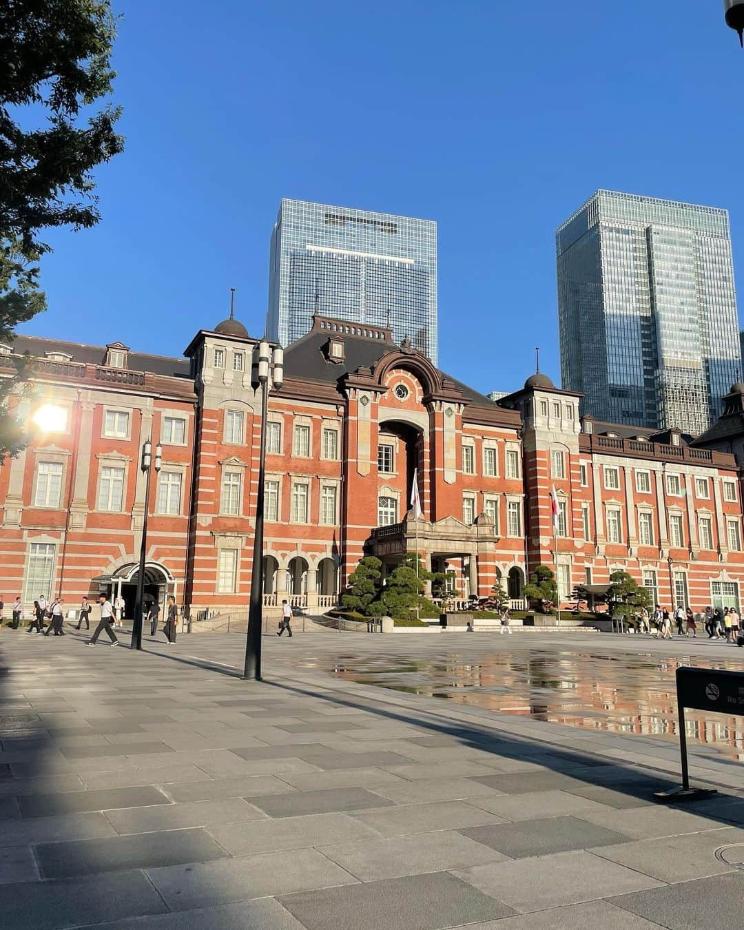 太田雫さんのインスタグラム写真 - (太田雫Instagram)「・ 東京駅！！ ・ ・ 夕日が眩しくて眩しいって顔に出てる笑 ・ #06#太田雫#東京駅#夕日」9月16日 20時26分 - _shizukuota