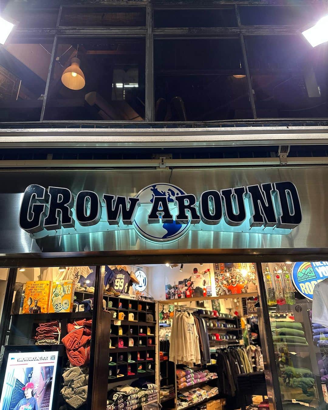 GROW AROUNDのインスタグラム：「GROW AROUND STAFFを募集中です!! 週4〜5日以上、土日出れる方 (11:30〜21:30まで)  20歳以上男女問わず (学生不可)  "元気良く、笑顔で接客ができる方"  "やる気があり、真面目に勤務できる方"  "ブラックカルチャー、ファッション、HIPHOP、 もちろん洋服が大好きな方" アパレル経験者は大歓迎、優遇します。  ※履歴書にはinstagramのアカウント名の記載をお願い致します。  ★交通費支給 ★従業員割引制度あり  お問い合わせは  03-5489-4333  までお問い合わせください。」