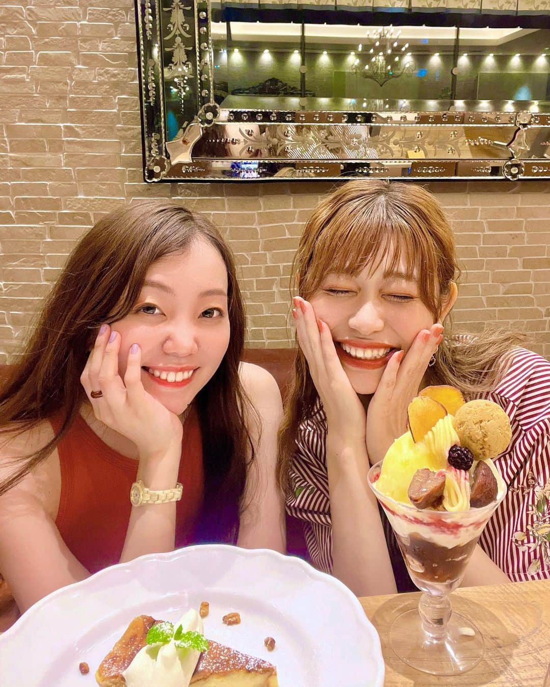 高橋里彩子のインスタグラム：「大好きな先輩♡ ずっと背中見続けてきて、 久々に会えた！💓  18歳の時から 仲良くしてもらってて、 私先輩って言える人 好美  しかいないってぐらい 私尊敬してる人って少なくて あの時からずっと、 変わらずで、何事にも一生懸命で、 努力家で、優しくて、可愛くて、 追いつきたいと思っても1歩先いってて、 背中を追える人😌❤️  今は業種違うけど、 また会えてこうやってお互い頑張ってられることに感謝❤️☺︎  鬼滅とか、プリキュアとか 自分の見てたアニメに ふと声聞こえて名前見えて 目に入るところにいて、 私も頑張ろうって思えた🌸  ほんと 語れてよかった☺︎🌷 もう七年たっちゃったから 次は年内ね🤣💖 自撮り教えてあげなきゃw  ありがとう好美♡  #カフェ #女子会  #小原好美」