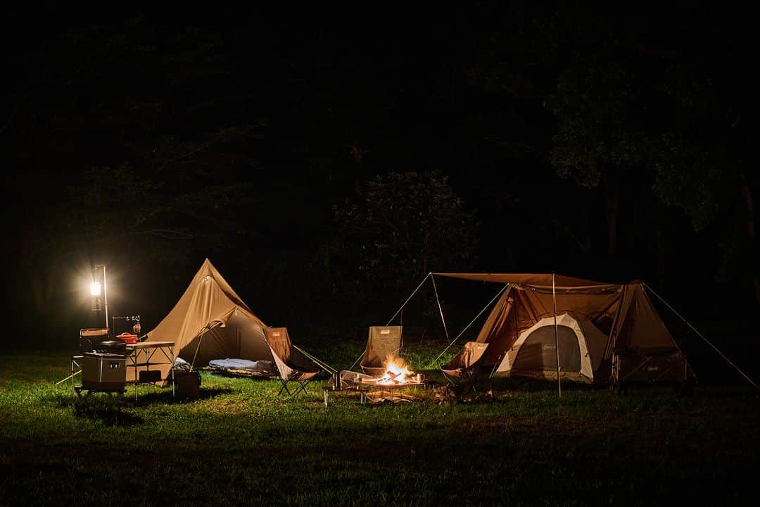 Coleman Japanさんのインスタグラム写真 - (Coleman JapanInstagram)「【ソロ・デュオキャンプにおすすめ🏕】  コットンのような風合いの生地「テックスファイバーポリエステル」を使用した「TXシリーズ」に、ソロ・デュオキャンプにおすすめのティピー&2ポールシェルターが新登場🌟  キャン友の秋！アレンジ自在で様々なスタイルが楽しめる TXシリーズ で、グルキャン＆ソログルキャンを楽しもう😊  ***************************************** ＼9月22日より開催🎊／ 期間中、コールマン製品を3万円以上ご購入いただくと先着で「QUOカード」がもらえる！  ▶︎#灯そう感謝祭 2023秋 https://www.coleman.co.jp/special/tomoso/2023fall/  期間：9月22日(金) ～ 10月9日(月•祝) *****************************************  .  #灯そう #灯そうコールマン #灯そうColeman #Coleman #コールマン #Camp #キャンプ #Outdoor #アウトドア #Tent #テント #コールマンテント #ソロキャンプ #デュオキャンプ #ティピー #2ポールシェルター」9月16日 20時40分 - coleman_japan