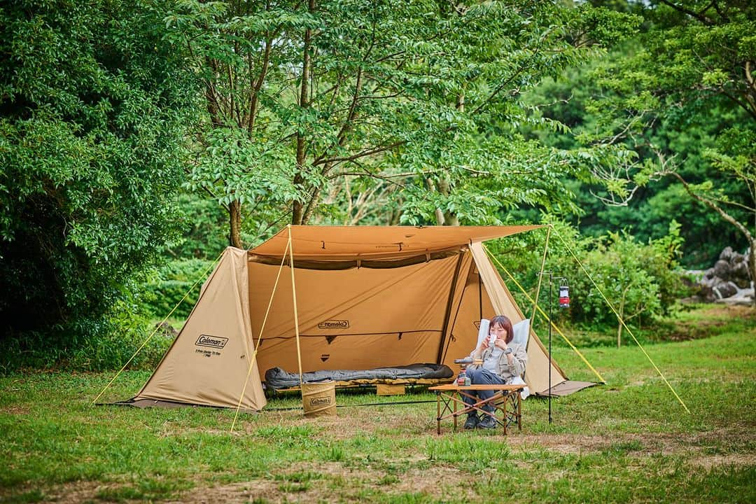 Coleman Japanさんのインスタグラム写真 - (Coleman JapanInstagram)「【ソロ・デュオキャンプにおすすめ🏕】  コットンのような風合いの生地「テックスファイバーポリエステル」を使用した「TXシリーズ」に、ソロ・デュオキャンプにおすすめのティピー&2ポールシェルターが新登場🌟  キャン友の秋！アレンジ自在で様々なスタイルが楽しめる TXシリーズ で、グルキャン＆ソログルキャンを楽しもう😊  ***************************************** ＼9月22日より開催🎊／ 期間中、コールマン製品を3万円以上ご購入いただくと先着で「QUOカード」がもらえる！  ▶︎#灯そう感謝祭 2023秋 https://www.coleman.co.jp/special/tomoso/2023fall/  期間：9月22日(金) ～ 10月9日(月•祝) *****************************************  .  #灯そう #灯そうコールマン #灯そうColeman #Coleman #コールマン #Camp #キャンプ #Outdoor #アウトドア #Tent #テント #コールマンテント #ソロキャンプ #デュオキャンプ #ティピー #2ポールシェルター」9月16日 20時40分 - coleman_japan