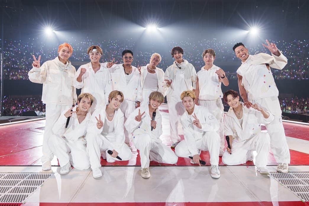 岩谷翔吾のインスタグラム：「GENERATIONS LIVE TOUR 2023 "THE BEST" 追加公演にサポメンでサプライズ出演させていただきました😄！  10年の月日を経て 誰一人かけることなく EXILE TRIBEとして活動し また同じステージに立てた事を 何より誇りに思います！  ステージ上で感じた熱い想い 何にも変えれない宝物です。  この感情は 言葉に出来ません…  言葉では、言葉などでは表現できません😄  本当の意味の初心を思い返す 忘れられない日になりました😌✨  #generations  #サポメン」