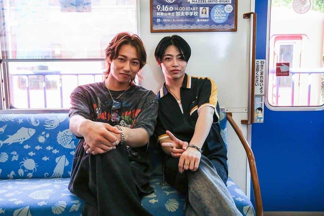 FM802さんのインスタグラム写真 - (FM802Instagram)「#MAZZEL のSEITOとRYUKIを迎えて、 #FM802 BRIGHT MORNING公開収録でした🐟✨ めでたいでんしゃにも💫  9/16(土) 📍和歌山市立加太中学校  この模様は一部以下の番組でオンエアされます📻 9/22(金) 6:00-12:00 #FM802 ｢BRIGHT MORNING」番組内　 DJ：内田絢子  放送もお楽しみに！✨  📷by 田浦ボン」9月16日 20時42分 - fm802_pr