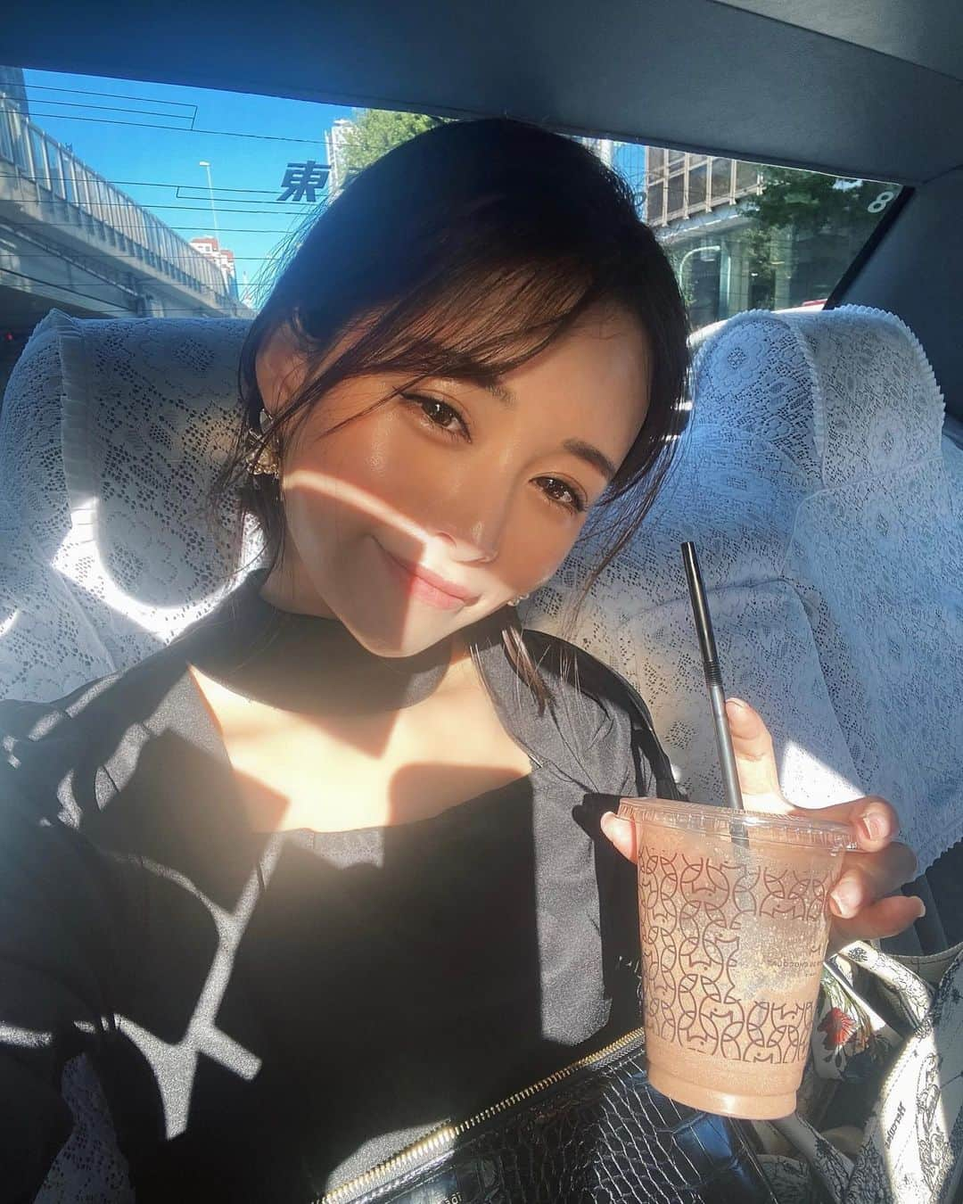 山本彩未のインスタグラム：「鍼をしてもらってる時間にゆっくり休めた🥹🤍 頭皮とかも意外と凝っていてケアするだけでだいぶコンディション変わるよ✌🏻✨  @quinbelle_omotesando 🪡  定期的にやってる事の一つ☺️🫧  #美容#美容鍼#鍼灸治療#表参道#鍼灸#表参道鍼灸#omotesando#ルウナ#luuna」