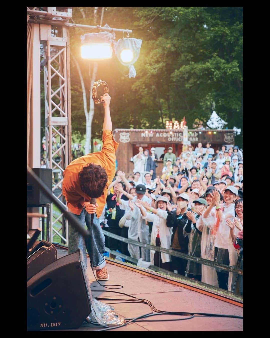 片岡健太さんのインスタグラム写真 - (片岡健太Instagram)「¨ New Acoustic Camp 2023¨ 念願叶って初出演。 噂通りの夢の村でした。 キャンプサイト混ざりたかったなあ。  Photo @tetsuyayamakawa   #ニューアコ #sumika_c #sumika」9月16日 20時52分 - kentakataoka