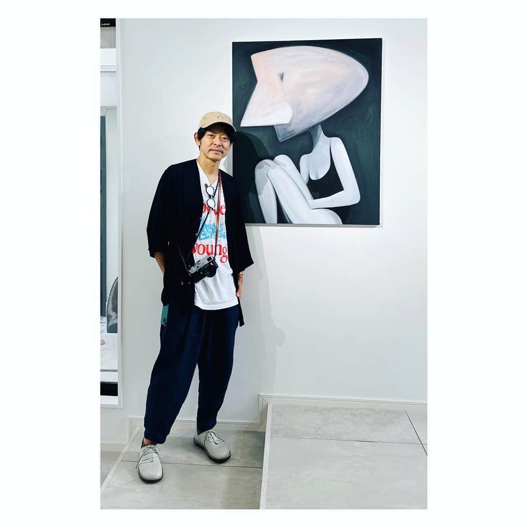 山中崇のインスタグラム：「Ed TSUWAKIさんの個展。すっかり見惚れていました。 作品を観ているようで、実は自分の内面を見つめていたのかもしれません。」