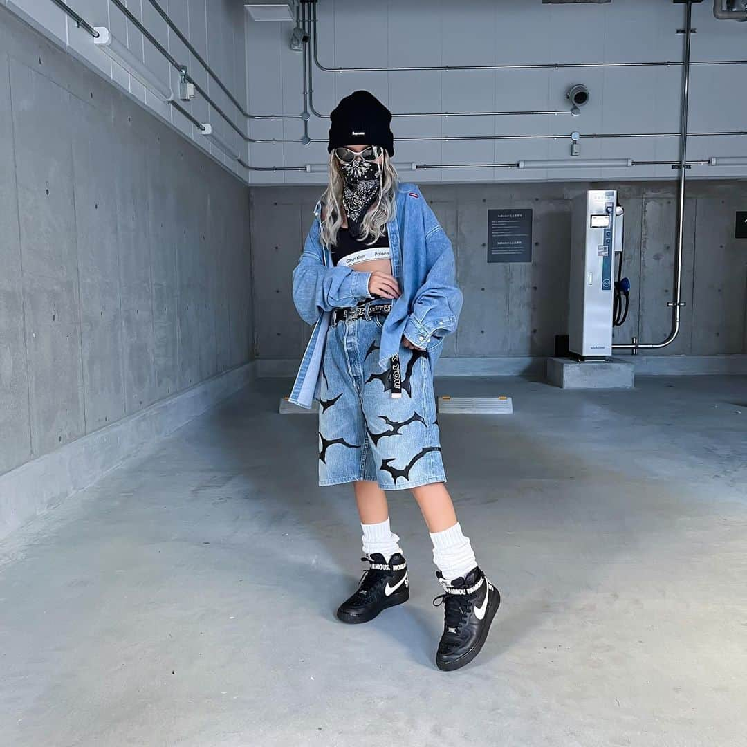 Supreme Mihoのインスタグラム：「💙💙💙 ✩ "Small Box Shirt" ✩ 可愛い💯 denim激推し🥹🪽💞 ✩  @vilivilivintage ⚡️ #supreme  #af1  #シュプリーム  #ストリートコーデ」