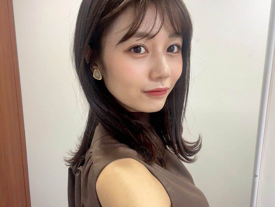 杉浦みずきのインスタグラム：「. 目元を見せたい為アップ多めです👀笑  何年もずっとパリジェンヌにしてもらってたんだけど、ピンと上がりすぎてるのが気になってきて、相談してまつ毛パーマにしてもらったらこれが大正解でした🙆‍♀️😂 微妙なニュアンス伝えても完璧に要望通りにやって頂いてほんとに感謝😢💕  いつもありがとうございます🙇‍♀️  眉毛&まつ毛は @une_fleur_sara さん🫶  @une_fleur_eyebrow」