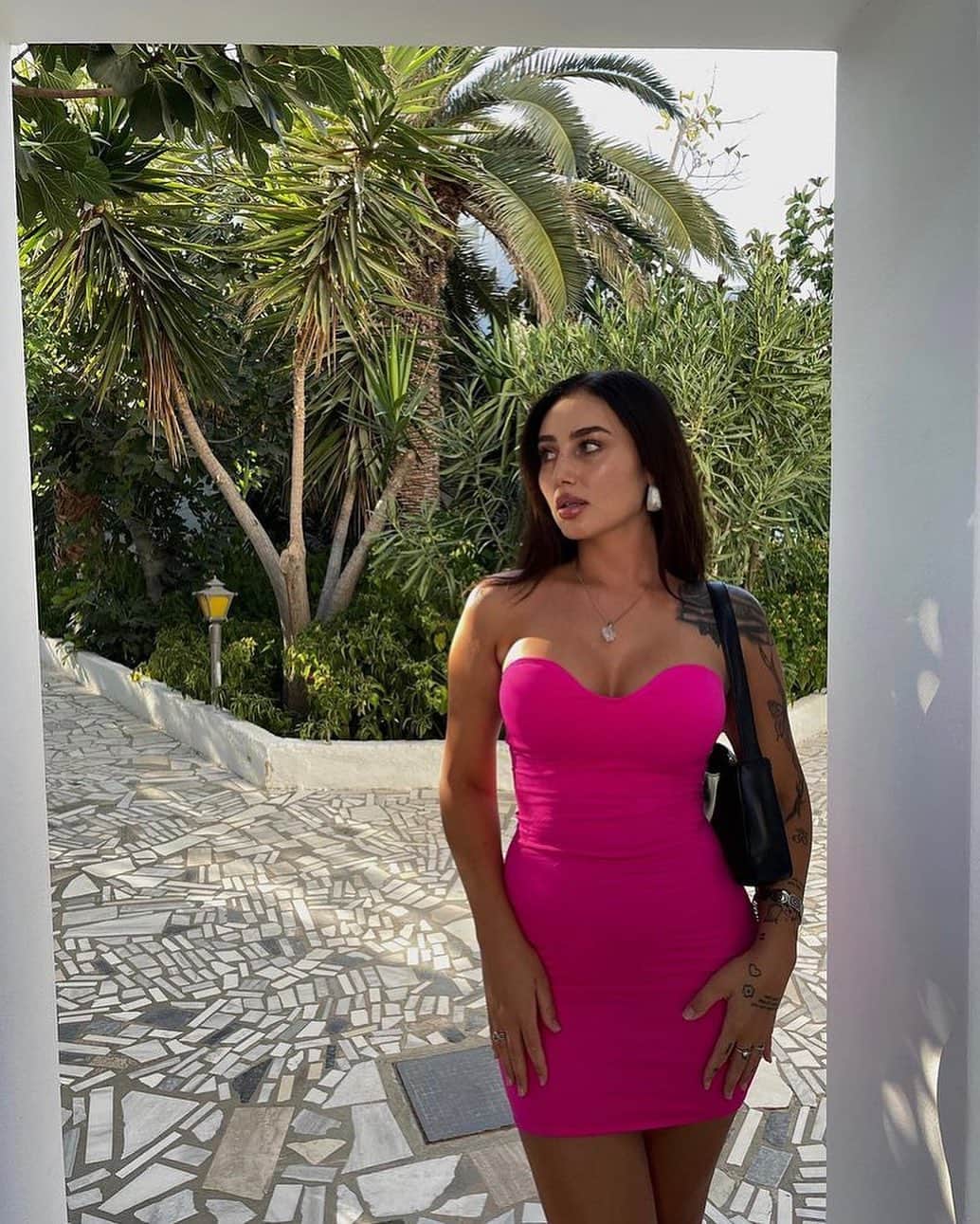 LOCAL HEROESのインスタグラム：「your new lockscreen 💗🔐 / @klaudigrab in Pink Dress LH x 4F Collection」