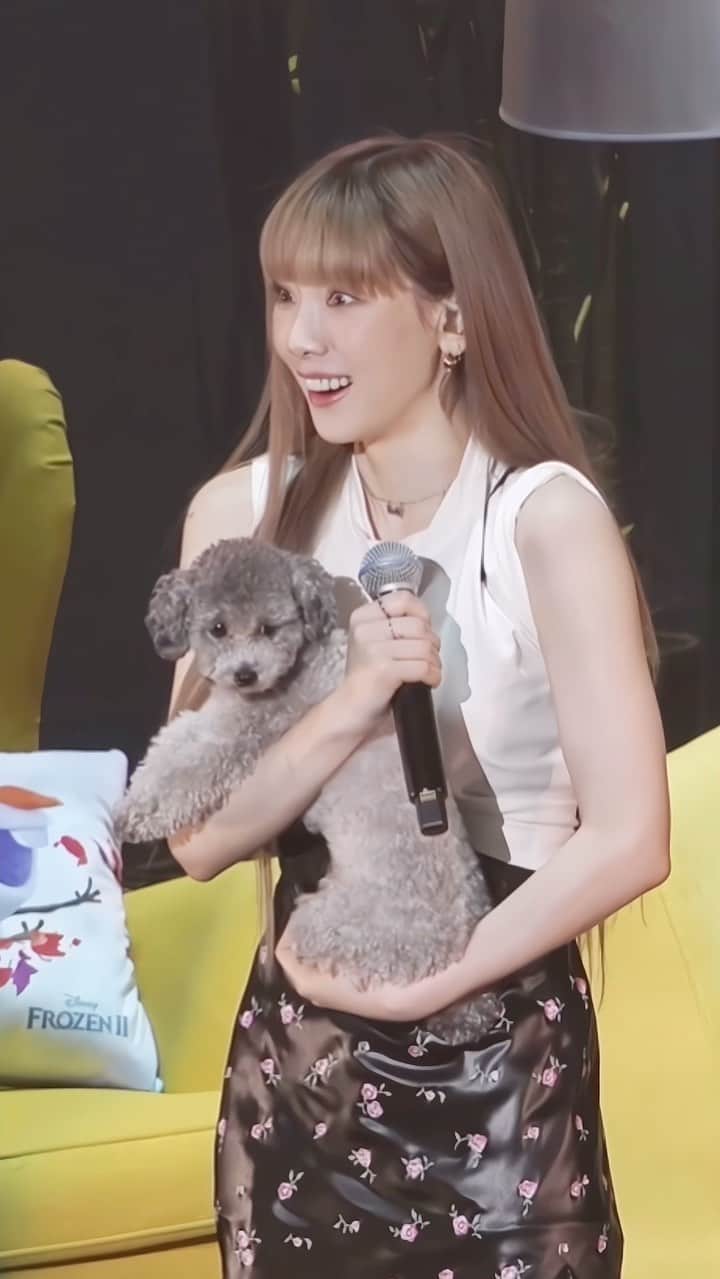 TAEYEONのインスタグラム：「this is too cute!!! 🐕‍🦺🐾  @taeyeon_ss  #태연 #TAEYEON」