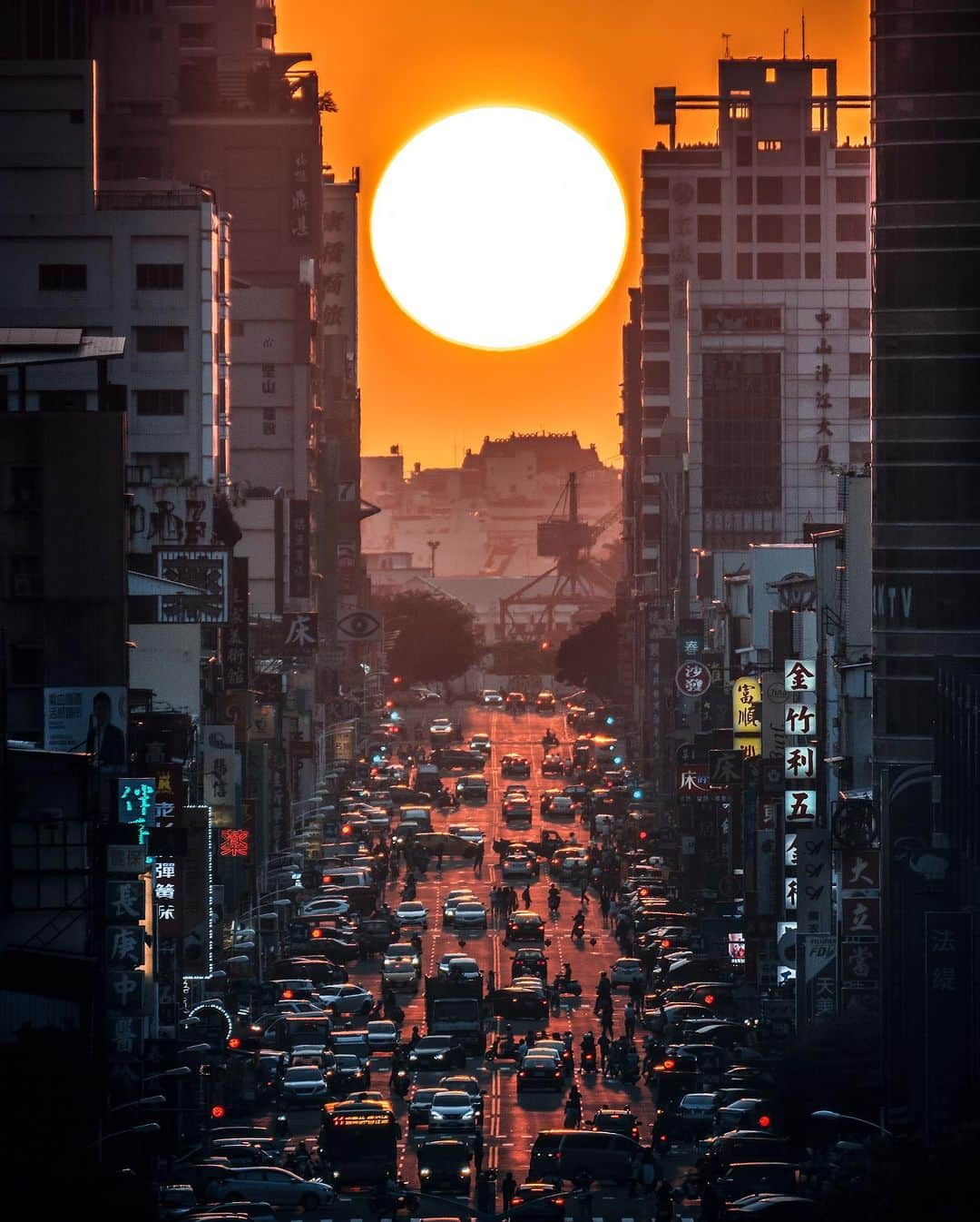 R̸K̸さんのインスタグラム写真 - (R̸K̸Instagram)「Tales from the Streets of Taiwan.  ・ ・ ・ ・ #beautifuldestinations  #discoverearth  #livingonearth  #theglobewanderer #awesome_photographers #wonderful_places #TLPics #designboom #voyaged #sonyalpha #bealpha #travellingthroughtheworld #streets_vision #cnntravel #d_signers #lonelyplanet #luxuryworldtraveler  #onlyforluxury #nightphotography #bbctravel #lovetheworld @sonyalpha  @lightroom @earthfever @9gag @mega_mansions @natgeotravel @national_archaeology」9月16日 21時04分 - rkrkrk