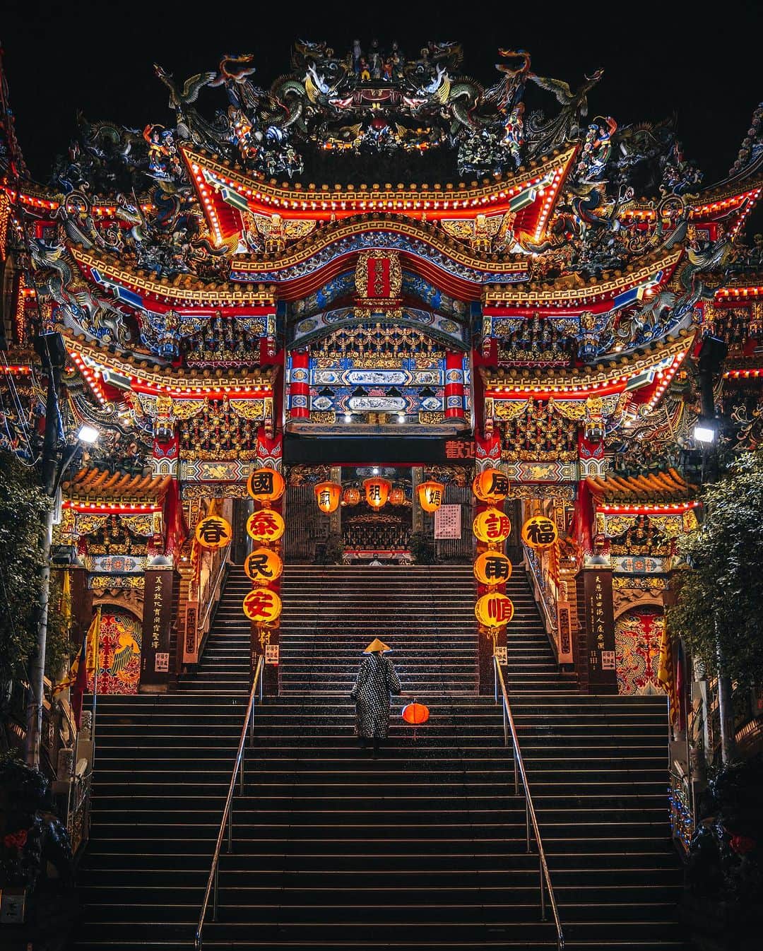 R̸K̸さんのインスタグラム写真 - (R̸K̸Instagram)「Tales from the Streets of Taiwan.  ・ ・ ・ ・ #beautifuldestinations  #discoverearth  #livingonearth  #theglobewanderer #awesome_photographers #wonderful_places #TLPics #designboom #voyaged #sonyalpha #bealpha #travellingthroughtheworld #streets_vision #cnntravel #d_signers #lonelyplanet #luxuryworldtraveler  #onlyforluxury #nightphotography #bbctravel #lovetheworld @sonyalpha  @lightroom @earthfever @9gag @mega_mansions @natgeotravel @national_archaeology」9月16日 21時04分 - rkrkrk
