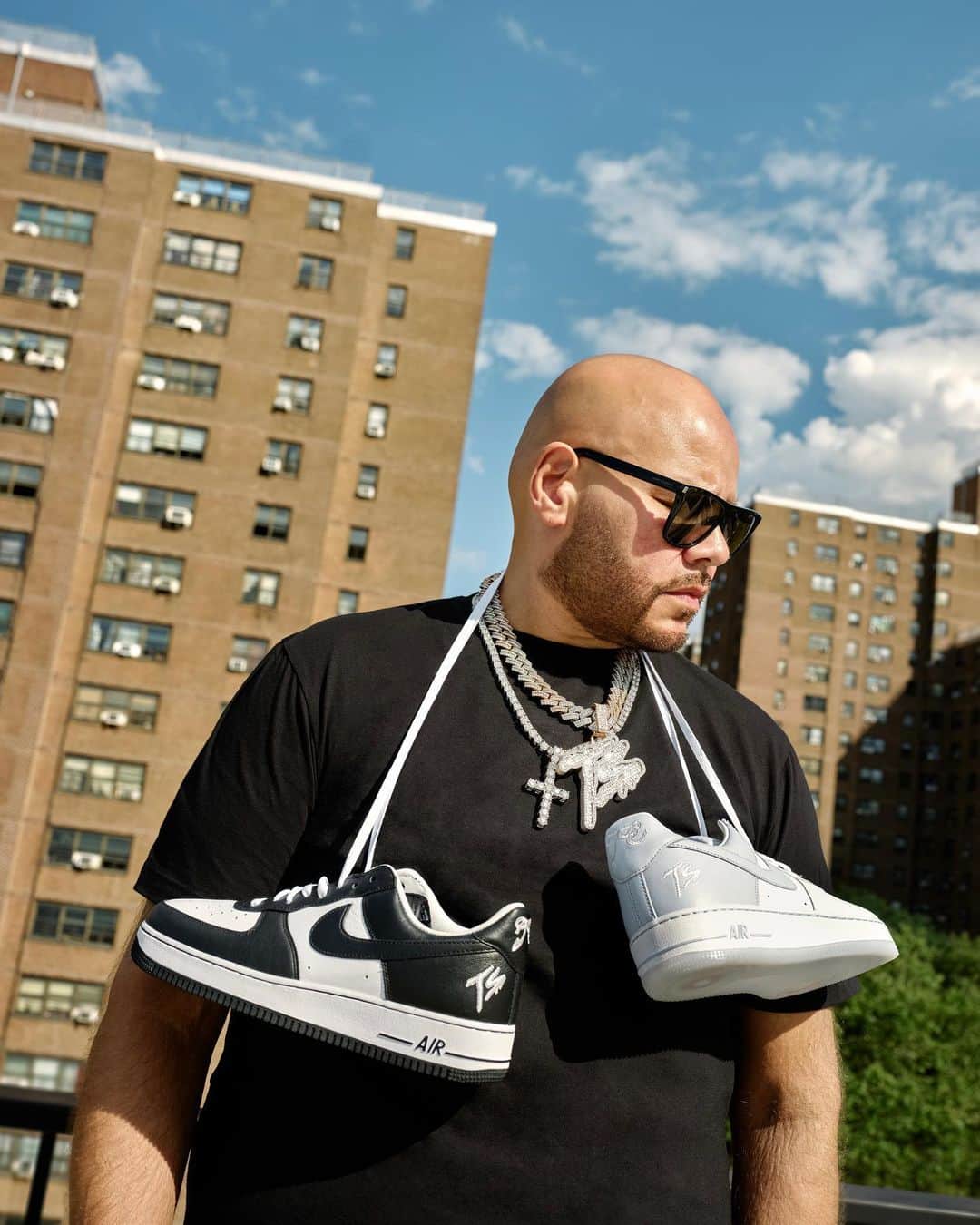 のインスタグラム：「Terror Squad x AF1  It's a 1:1 bringback of @fatjoe's artist exclusive that's been sitting on ice for decades, complete with original colors and premium leather throughout. Embroidered initials on the heel rep Terror Squad, honoring a defining cultural moment at the intersection of Hip-Hop and sport.  Grab your pair on SNRKS.」