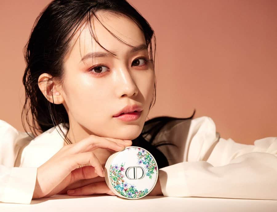 南沙良のインスタグラム：「NYLON JAPAN🌸  @nylonjapan  @diorbeauty」