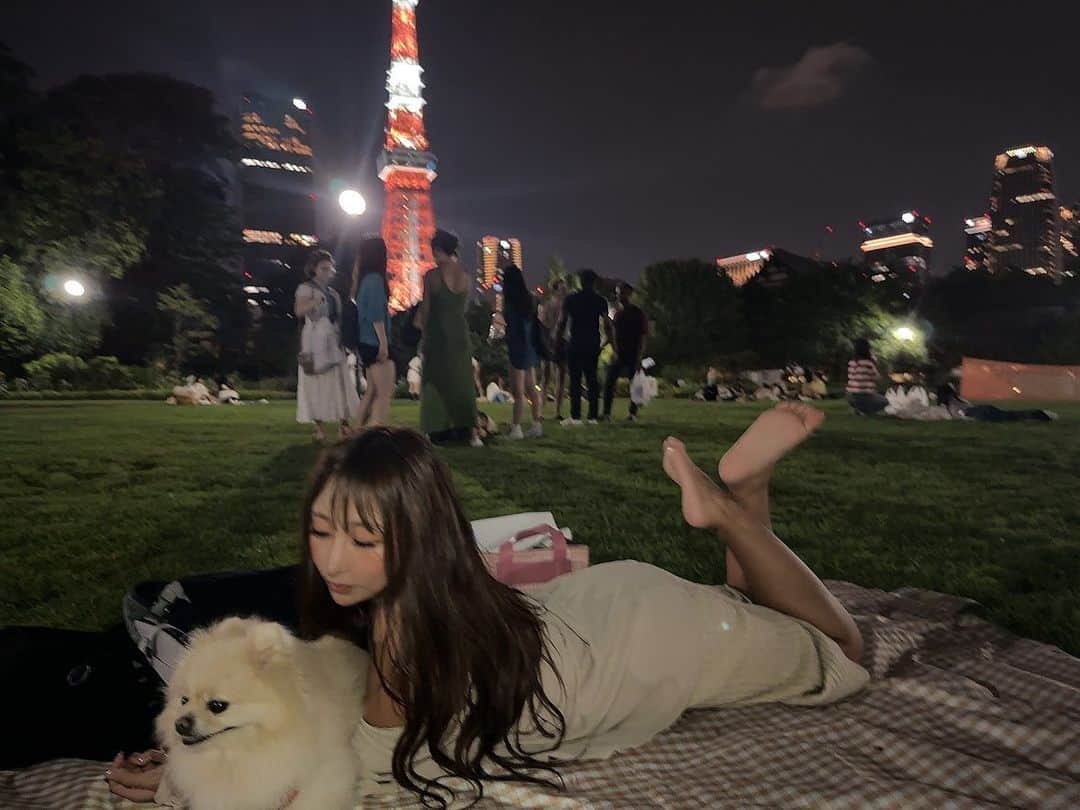 みにーさんのインスタグラム写真 - (みにーInstagram)「. 夜ピクニック🐶🐶🐶🐶  #バーレスク　#バーレスク東京 #夜ピクニック #ピクニック　#芝公園　#東京タワー」9月16日 21時15分 - minnie_burlesqe