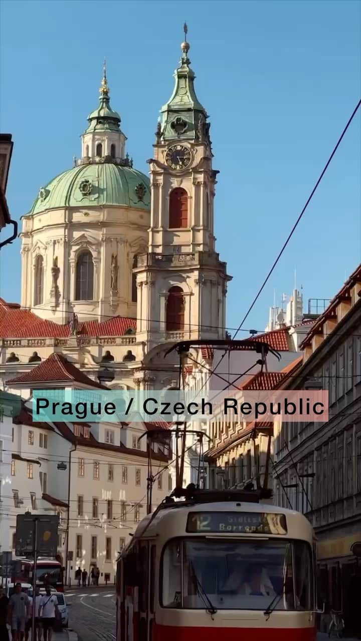 Amijed Officialのインスタグラム：「Buying in Prague, Czech Republic⛪️  beautiful old city🪺」