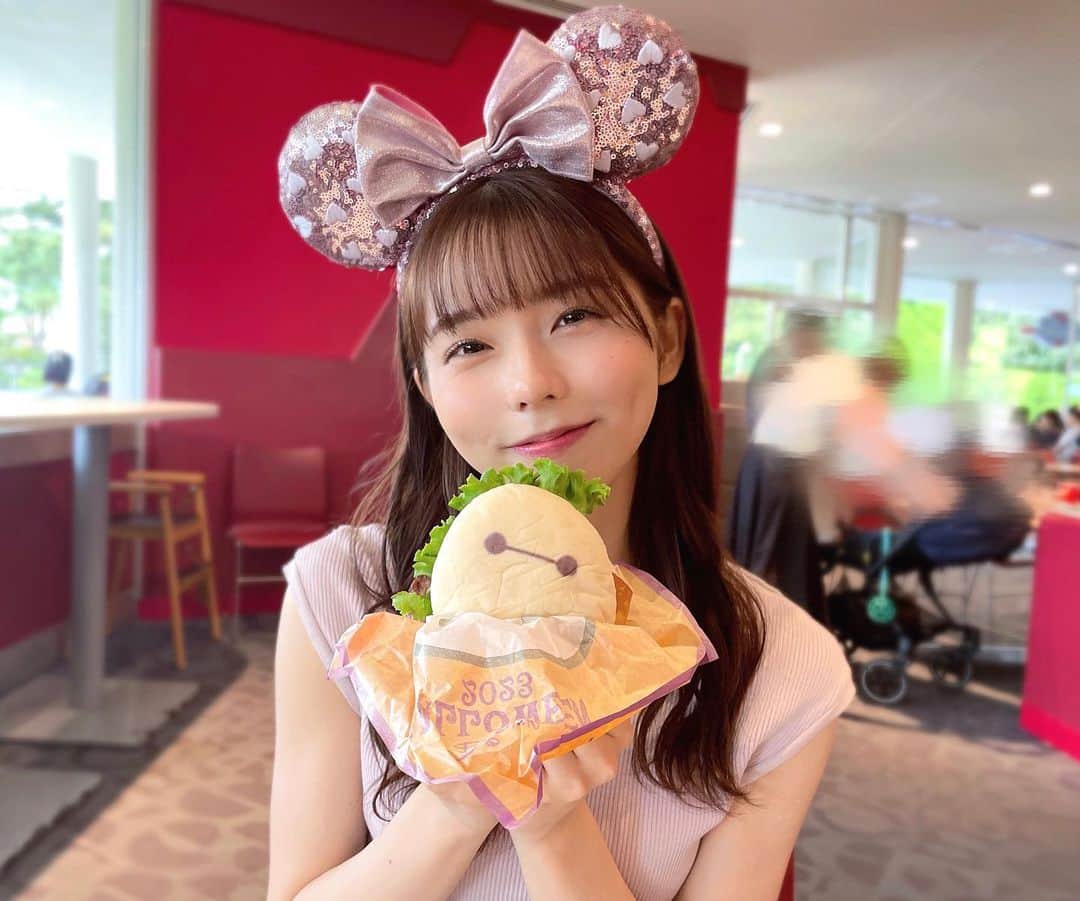 篠原望のインスタグラム：「. 🏰🎀 . . 少し前にディズニーランドに💗 . . ランドはとっても久しぶりで やっと美女と野獣乗れて感動だった🌹✨ . . #ディズニー #ディズニーランド #東京ディズニーランド #ディズニーカチューシャ #ディズニーフード #東京ディズニーリゾート #ディズニー40周年 #ディズニーハロウィン #ディズニーコーデ #ノースリーブ #ノースリーブニット #ノエラ #noela #tokyodisneyland #disney #disneyland  #ootd #instagood #japan #japanesegirl #篠原望」