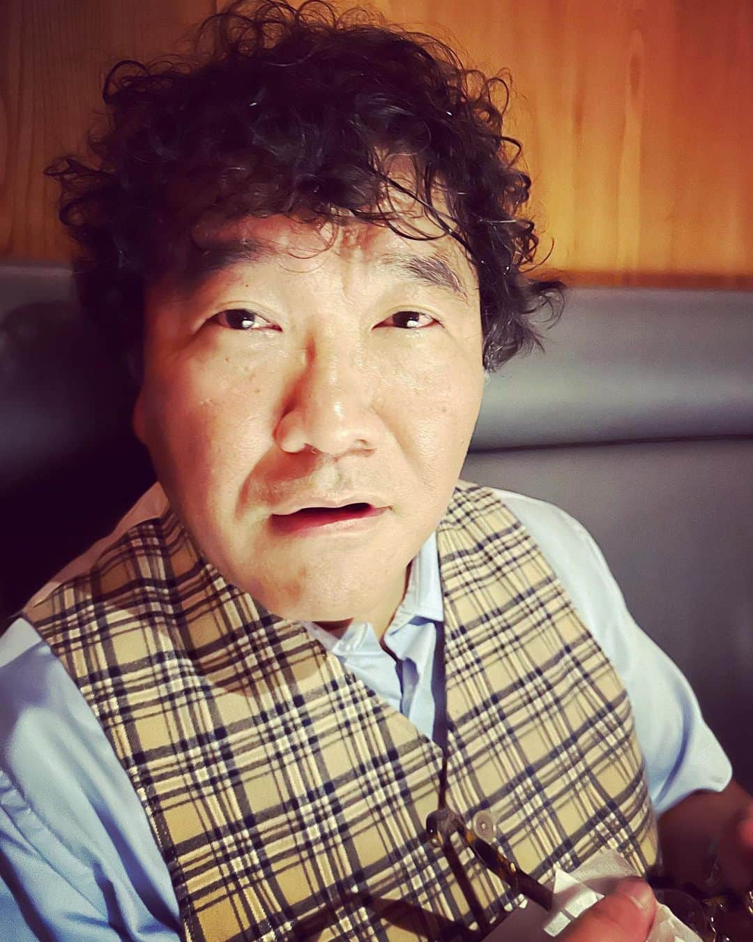 有吉弘行のインスタグラム：「レア竹。 メガネ外した竹山さん！人気出ちゃうよー！！ 俳優じゃん！カッコいい！セクシーさもある！ 絶対人気出るー！抑えて！メガネで色気を抑えて！」