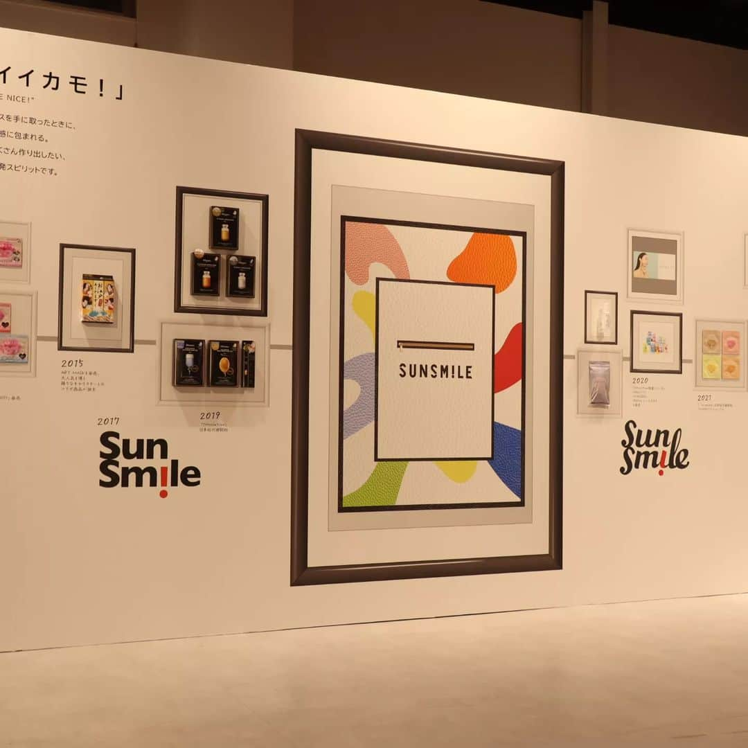 Eri Satoさんのインスタグラム写真 - (Eri SatoInstagram)「【SUNSMILE新製品発表会】 · 先日、サン·スマイルさんの新製品発表会にお邪魔してきました☺️ @sunsmile_cosme · 4ブランドの展示があったよ✨ · ☑CHOOSY @choosy_lips #アイメイクポコポコリムーバーシート #ウィンクウィッチアイエッセンス このリムーバーシートが凄くて、 ラメたっぷりのアイメイクもするっと落ちるの！ ベリーっぽい香りやパッケージもかわいい🍓 ·  ☑RISM @rism_official_ こちらのフェイスマスクは 以前友達にもプレゼントしたらとっても喜ばれたの🥰 #ディープエクストラマスク は 首まで覆えるマスクなの！すごい👏 · ☑i’m meme  @immeme_japan こちらの #lipsilhouetteglosstint は オイルティントなので口唇がぷっくりつやつやに🥺 マットだと乾燥して荒れがちだけど、 これは全然荒れないし色も落ち着いててすごくお気に入り💓 ·  ☑MASCODE @mascode_official  お洒落さんに人気のマスク✨ 小顔に見えるしデザインも可愛いよね · ☑IESPA おうちでSPAがコンセプト 炭酸フェイスパック気になる🤭 · ☑HALIFT 痛くない針状のローラー！ ボディ用気になってます👀 · ご招待ありがとうございました😊  @cchannel_lemonsquare  · · #サンスマイル新製品発表会 #マスコード #リズム  #チューシー #アイムミミ #サンスマイル #サンスマルシェ  #イエスパ #ハリフト#さとえりスタイリング #lemonsquare🍋」9月16日 21時27分 - satoeri626