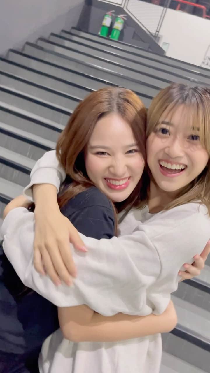 大久保美織のインスタグラム：「Hook2 สนุกมากเลย~!!😘 ชอบเต้นhook2มากๆ❤️ #BNK48 #MioriBNK48 #大久保美織 #ginghamcheckth #ギンガムチェック」