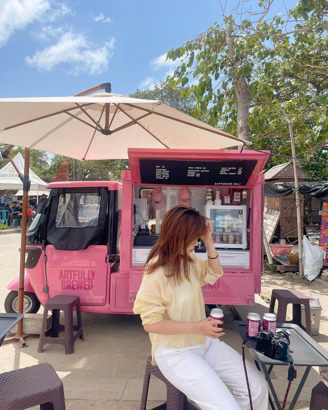 MEGのインスタグラム：「Cappuccino Coffee Co - Kuta #bali_megvlog ☕️  クタビーチ沿いにあるコーヒーショップ。 朝一からやってるカフェが多い。 朝サーフィン見たあと、コーヒー買ってホテルに戻る。  KINTAMANI COFFEE  苦そうと思ったけど想像より甘くて美味しい。  Open / 6:30-14:00  📍75P9+83J, 75P9+839Jalan PantaiKuta, Kec. Kuta Sel., Kabupaten Badung, Bali 80361 indonesia   #coffeeshopbali #baliholiday #cafehopper #balicafes  #バリ島 #コーヒーショップ #カフェ散歩」